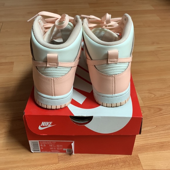 Nike Dunk Crimson Tint Size 6.5 - Picture 4 of 7